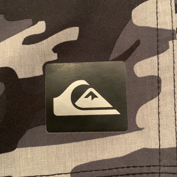 Quicksilver Men’s Board Shorts - Picture 5 of 11